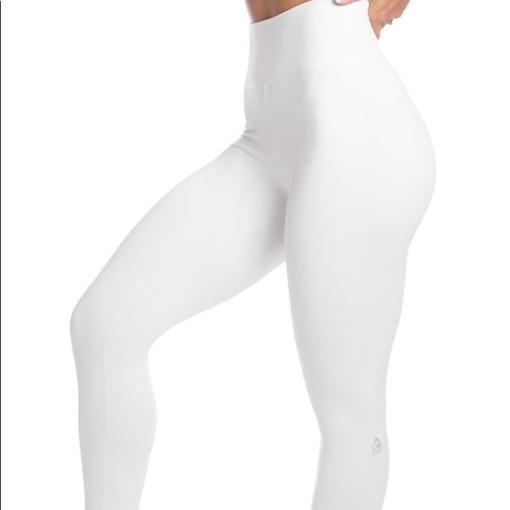 SOLD P’tula The Mayra Plush Leggings Polar White